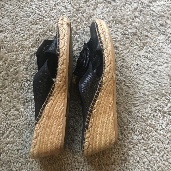 Andre Assous Size 11 Wedge Sandals - Picture 3 of 7